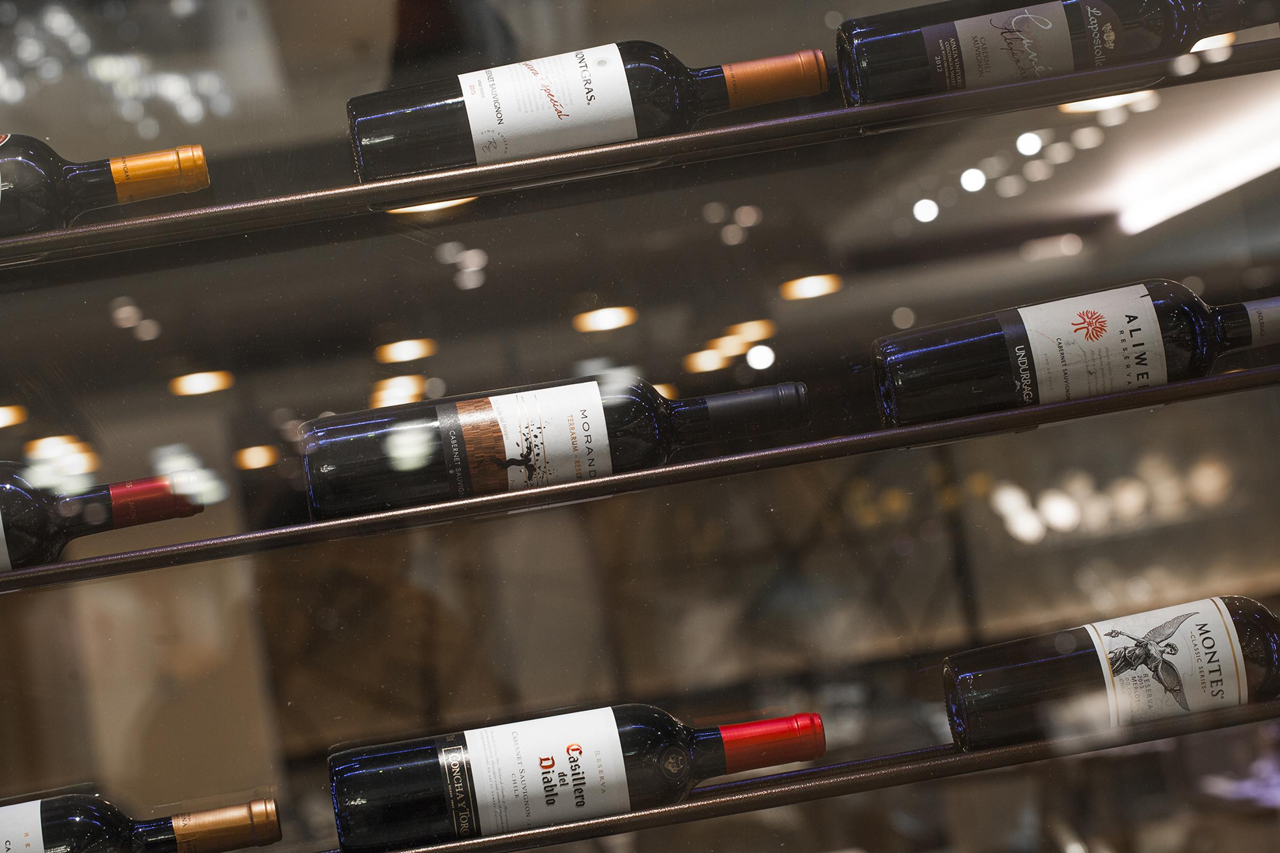 Hotel Regal Pacific Сантьяго Экстерьер фото Wine bottles