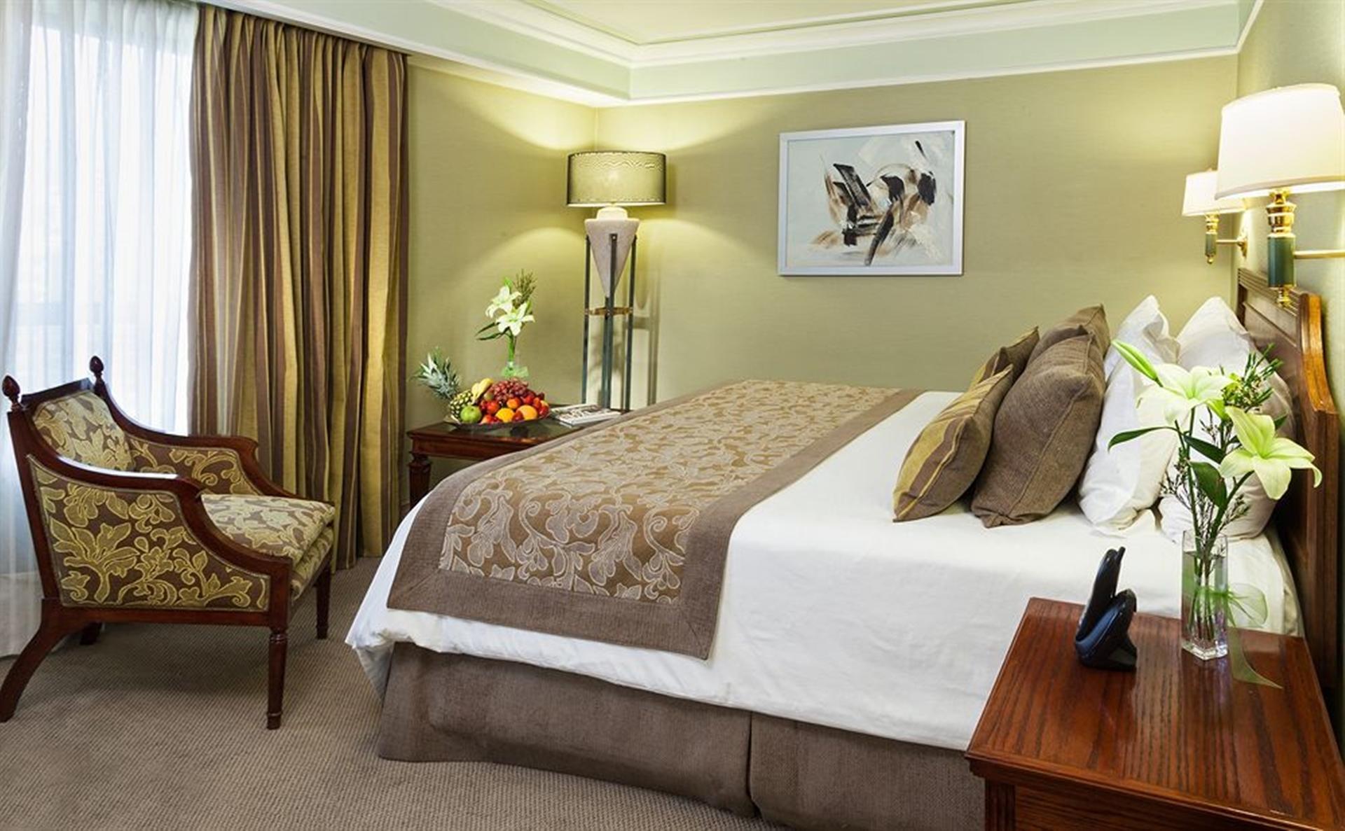 Hotel Regal Pacific Сантьяго Экстерьер фото A bedroom at the InterContinental London