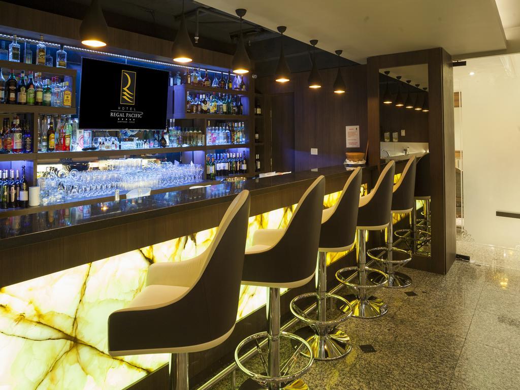 Hotel Regal Pacific Сантьяго Экстерьер фото The bar at the Royal Palace Hotel